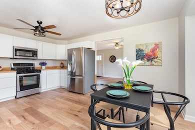 Dinette & Kitchen