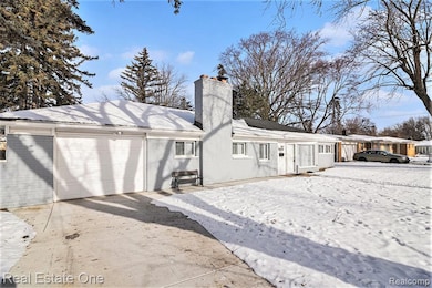 17638 New Hampshire Dr, Southfield, MI 48075 - photo 2