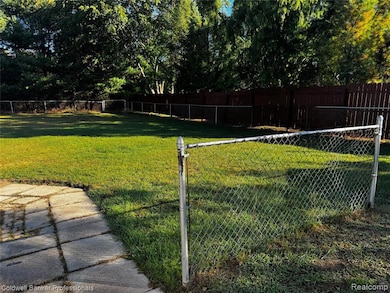 904 Rowland Rd, Leonard, MI 48367 - photo 3