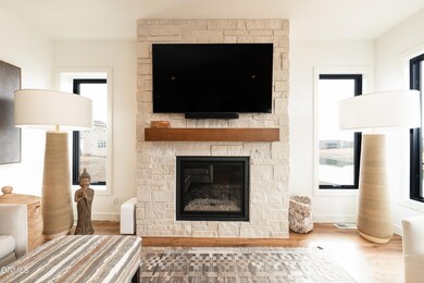 3826 Neptune Circle MLS-17