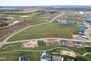 335 Kamrose Dr, Bismarck, ND 58504 - photo 3