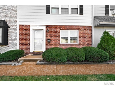 2550 Grayland Walk, Saint Louis, MO 63129 - photo 3