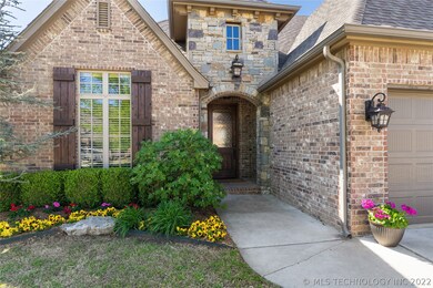 Inviting Entry!  Gorgeous flowering blooms!