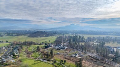 210 Bogey Ln, Eagle Point, OR 97524 - photo 2