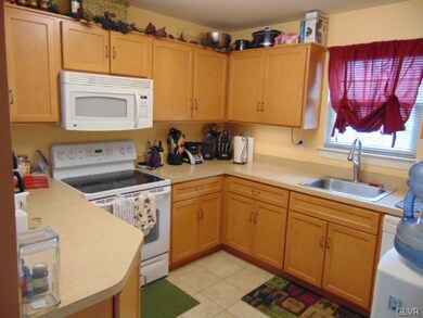 1785 Chateau Place unit D, Easton, PA 18045 - photo 4