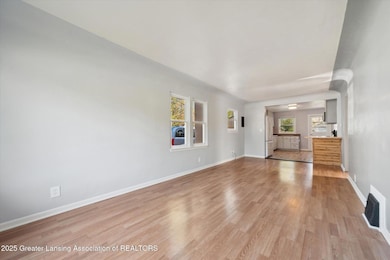 04-429-W-Sheridan-Rd-Lansing-MI-48906-Wi
