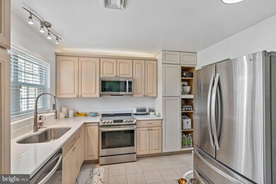 502 Barrington Ct, Palmyra, PA 17078 - photo 2