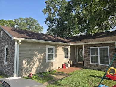 513 Parrish St, Lawrenceburg, TN 38464 - photo 2