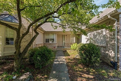 3120 Point of the Woods Dr, West Bloomfield, MI 48324 - photo 2