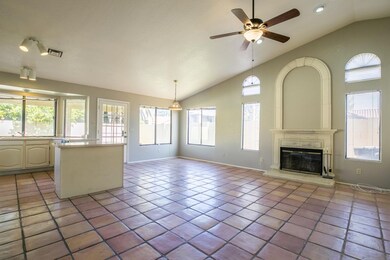 844 E Courtney-8