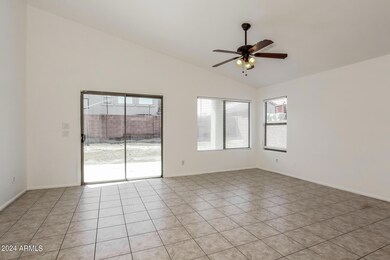 022-photo-living-room-13623568