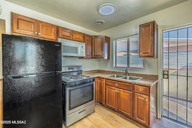 4729 - 4733 East 2nd Street Interior (5)