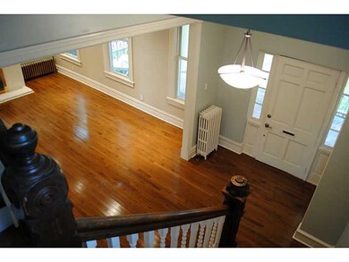 Entry/Foyer.