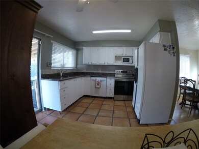 17006 Blackhawk Blvd, Friendswood, TX 77546 - photo 6