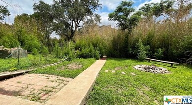 1010 Chestnut St, San Marcos, TX 78666 - photo 6