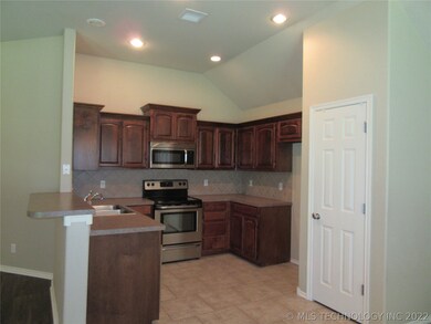 2512 S 6th St, Broken Arrow, OK 74012 - photo 2