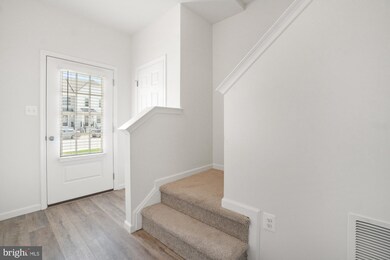 1318 Pedigree St, Frederick, MD 21702 - photo 4