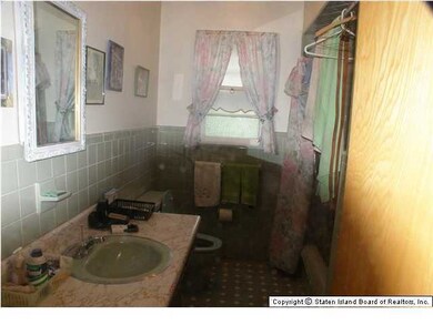 7 Thurston St, Staten Island, NY 10314 - photo 6