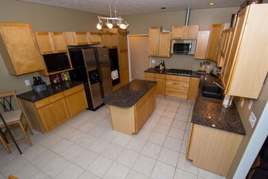 Enjoy cooking and entertaining in the spacious gou