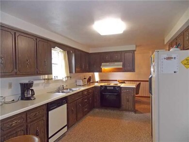 11 Mccune Dr, Herminie, PA 15637 - photo 6