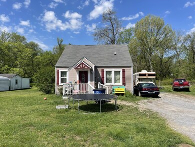 465 Evans St, Shelbyville, TN 37160 - photo 2