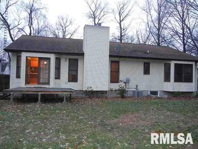 202 Delavan St, Lincoln, IL 62656 - photo 2