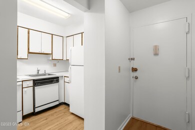 Greenwich Green unit 209, Old Greenwich, CT 06870 - photo 7