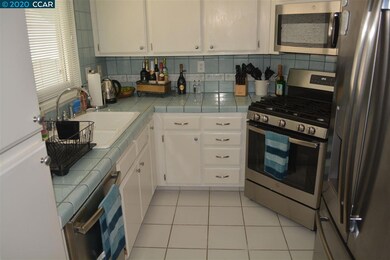 217 Brighton St, Hercules, CA 94547 - photo 4