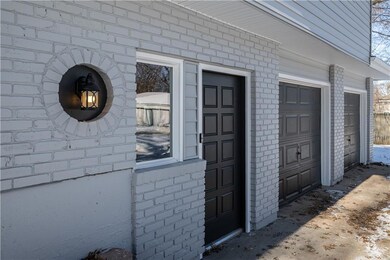 812 NW North Summit Cir, Blue Springs, MO 64015 - photo 5