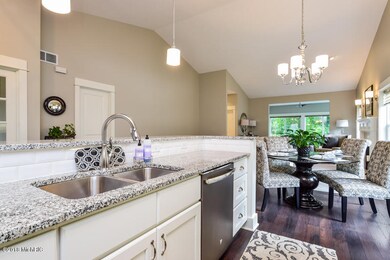 2492 Highridge Hills Ln SE unit 82, Grand Rapids, MI 49546 - photo 4