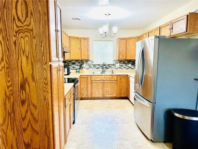 3305 8th St, Des Moines, IA 50313 - photo 3