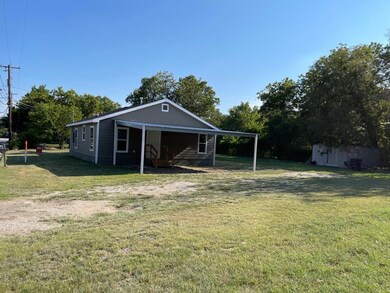 625 E Wardville St, Cleburne, TX 76031 - photo 2