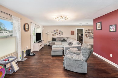 3512 Yale Circle, Riverview Fl 33578 - Living Room