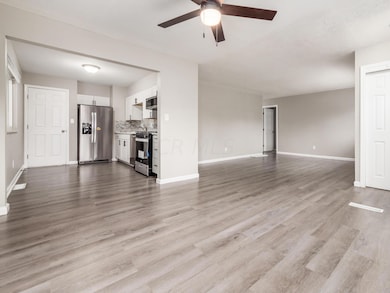 2571 Eakin Rd, Columbus, OH 43204 - photo 3