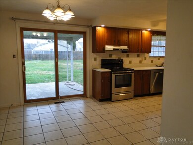 8 Maplewood Dr, Jamestown, OH 45335 - photo 4