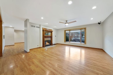 4N040 Nugent St, Addison, IL 60101 - photo 3