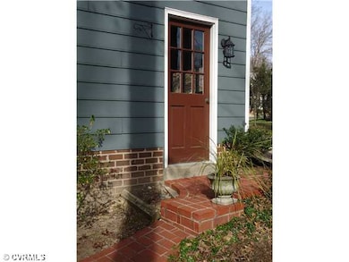 Yard/Garden - Convenient family entry door on end 