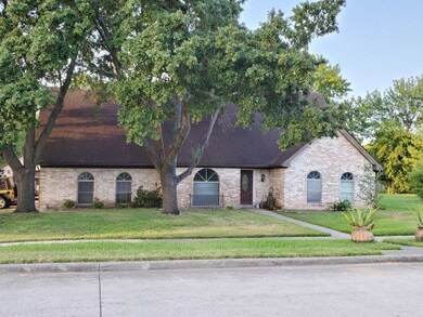 7658 Streamside Dr, Houston, TX 77088 - photo 2