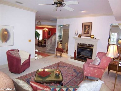 Living Room - Spacious and bright living room w ga