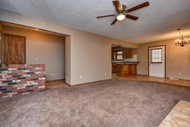 202 W Oak St-1