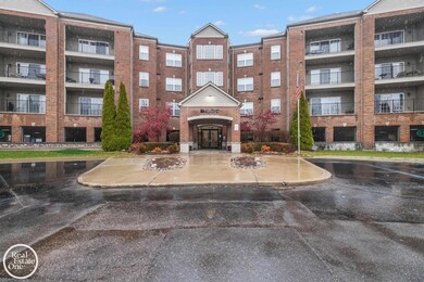 2118 Country Club Dr unit 10, Saint Clair Shores, MI 48082 - photo 3