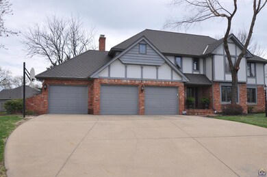 big driveway to 3 car garage