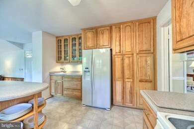 13102 Rounding Run Cir, Herndon, VA 20171 - photo 6