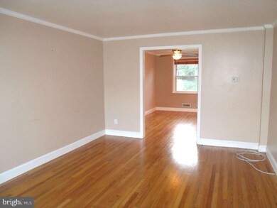 526 Lucia Ave, Baltimore, MD 21229 - photo 3