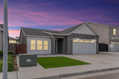 153 N Bliss Ave, Fresno, CA 93727 - photo 2