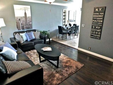 Living Room w/Hardwood Floors & Crown Molding