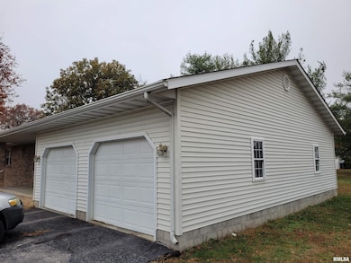 469 Main St, Radom, IL 62876 - photo 3