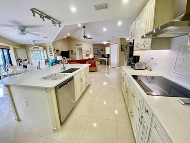 1127 E Seminole Ave unit 13D, Jupiter, FL 33477 - photo 4