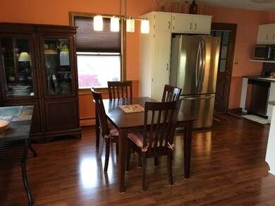 Kitchen Dining 001