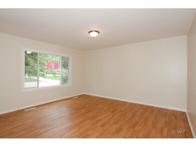 54 Sparrow Rd, Carpentersville, IL 60110 - photo 2